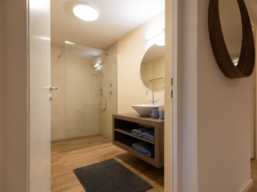 Badezimmer mit Dusche