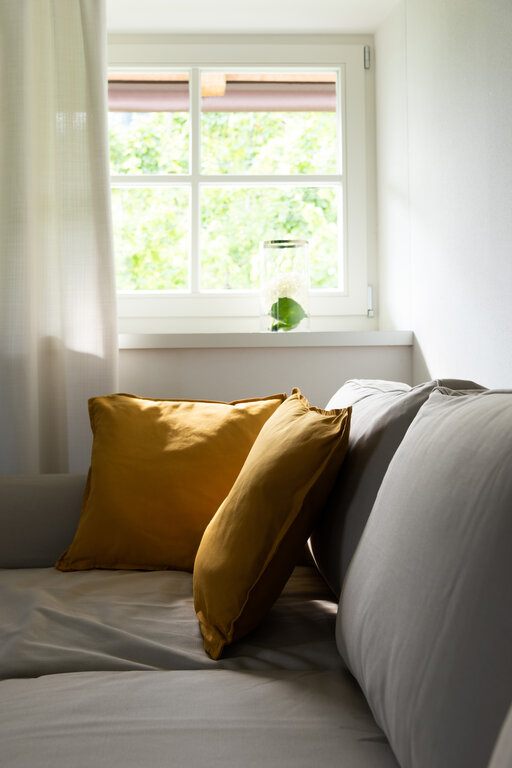 Moderne Couch im Huberhof