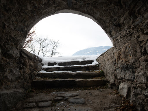 Verschneite Aussicht aus dem Keller am Huberhof