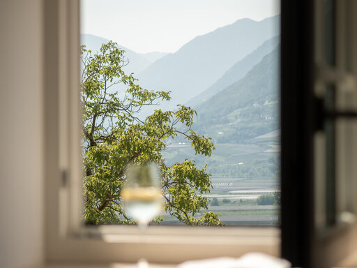 Aussicht aus dem Fenster mit Blick auf die umliegende Landschaft