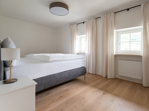 Schlafzimmer mit Aussicht in Gratsch