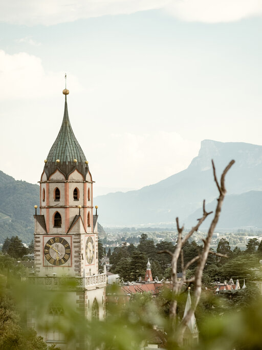 Historisches Wahrzeichen und beeindruckendes Panorama in Meran